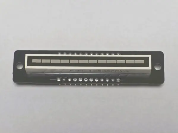 12レベルLEDバーを正面から見た写真。LEDは消灯しています。